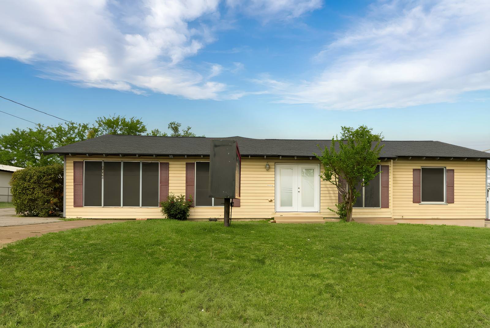 002 1005 Fort Worth Highway Weatherford Texas USA